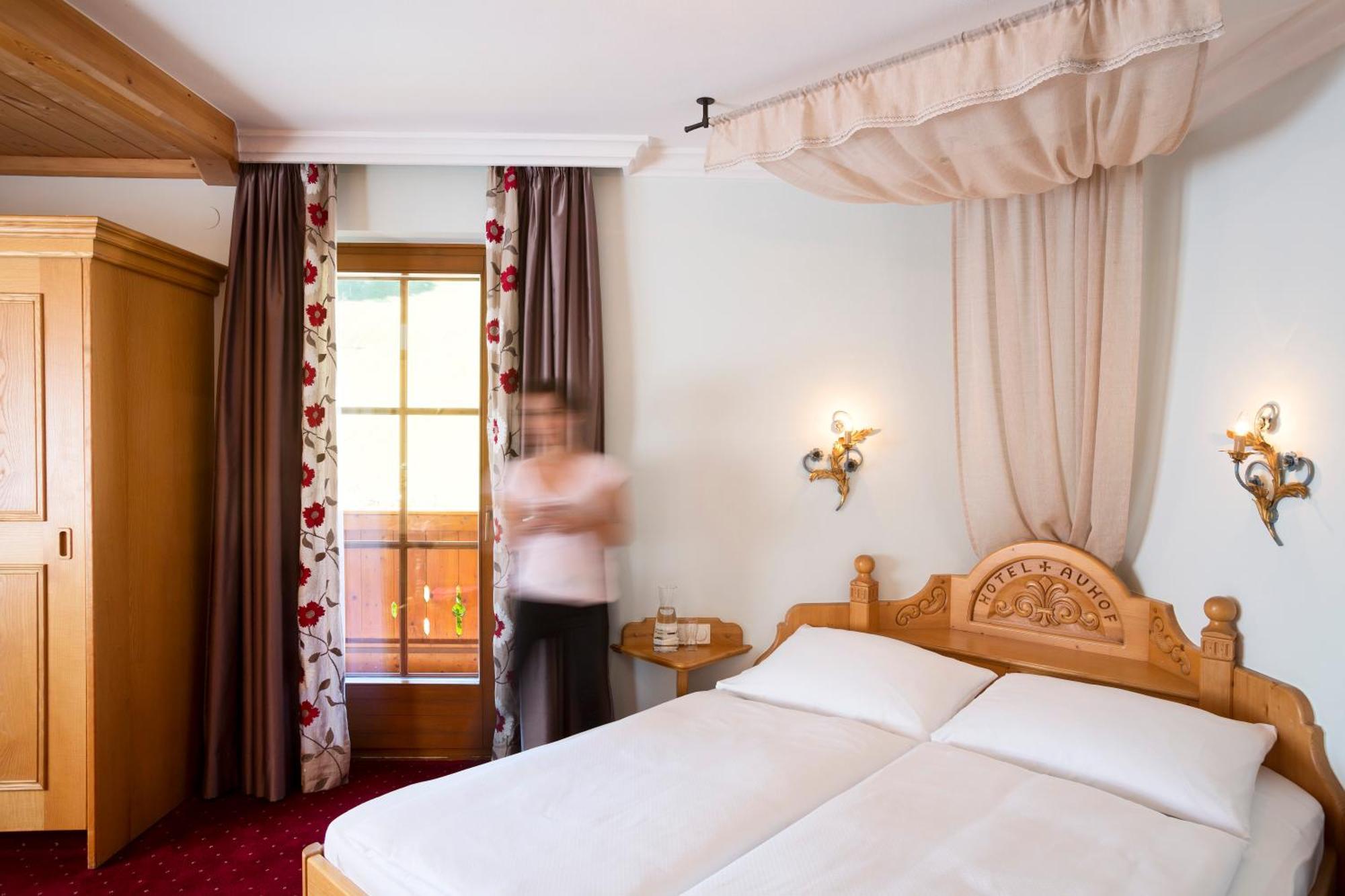Suite with Balcony,934335013:JPEG